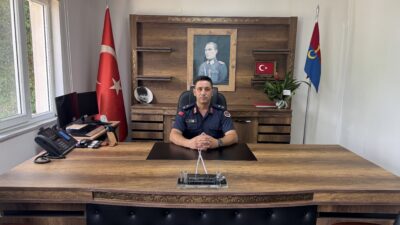 Bozyazı’nın yeni İlçe Jandarma Komutanı göreve başladı Bozyazı İlçe Jandarma Komutanlığı görevine atanan Jandarma Kıdemli Üsteğmen Sedat