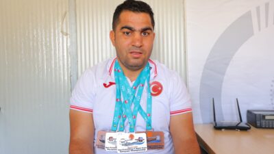Mersin’de düzenlenen IBSA Görme Engelliler Avrupa Halter Şampiyonası’nda mücadele eden