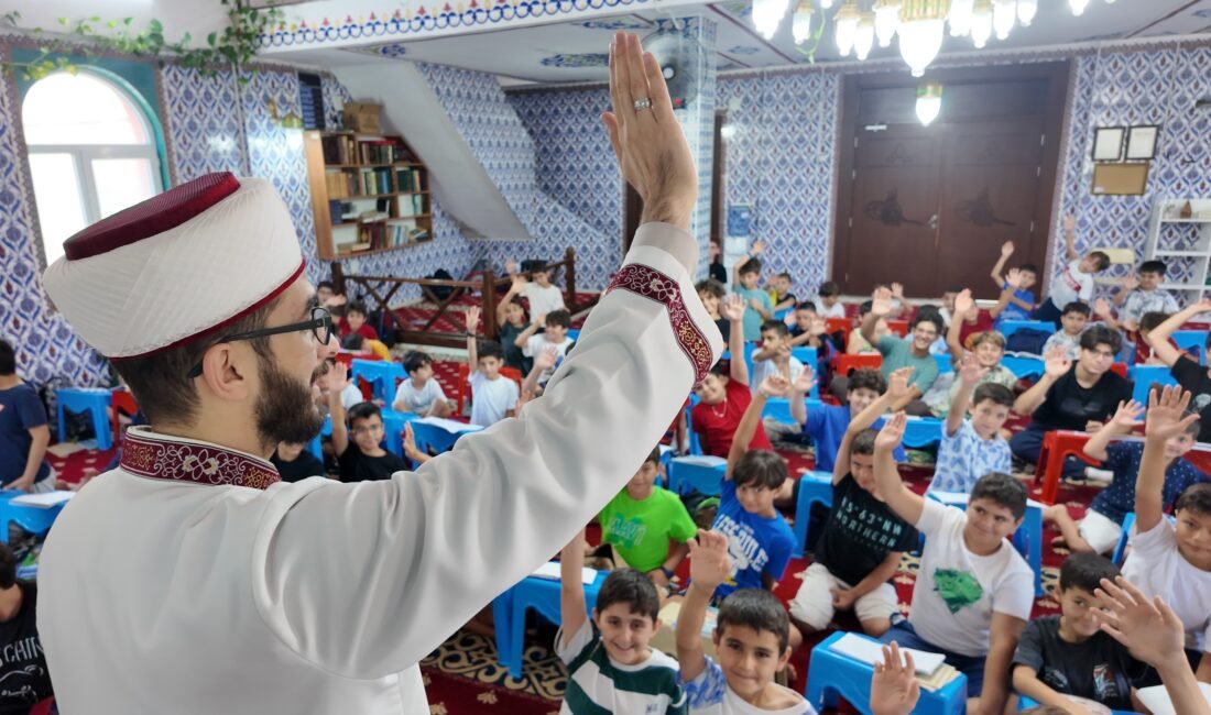Mersin’de çocukların değişen hayal dünyasına girmek isteyen imam Muhammed Doğaç,