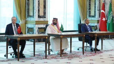 Mekke Ortak Savunma Anlaşması imzalandı Cumhurbaşkanı Recep Tayyip Erdoğan, Suudi Arabistan Veliaht Prensi Muhammed bin