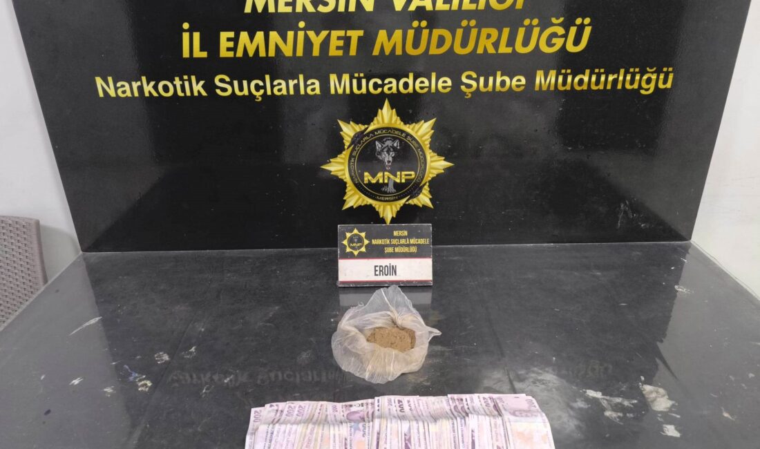 Mersin’de polis ekiplerinin bir eve düzenlediği uyuşturucu operasyonunda, zulaya saklandığı