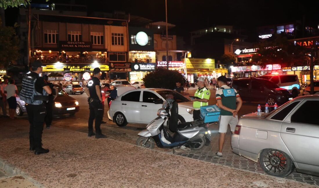 Mersin’in önemli turizm noktalarından Taşucu’nda hem denizden hem de karadan