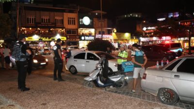 Mersin’in önemli turizm noktalarından Taşucu’nda hem denizden hem de karadan