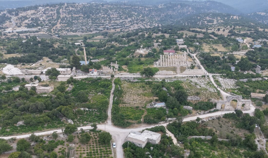Torosların eteğinde Olba Krallığı’nın ibadet yeri ‘Uzuncaburç’ misafirlerini ağırlıyor Mersin‘de Torosların eteğinde doğanın ortasında Milattan Önce kurulan Olba Krallığı’nın