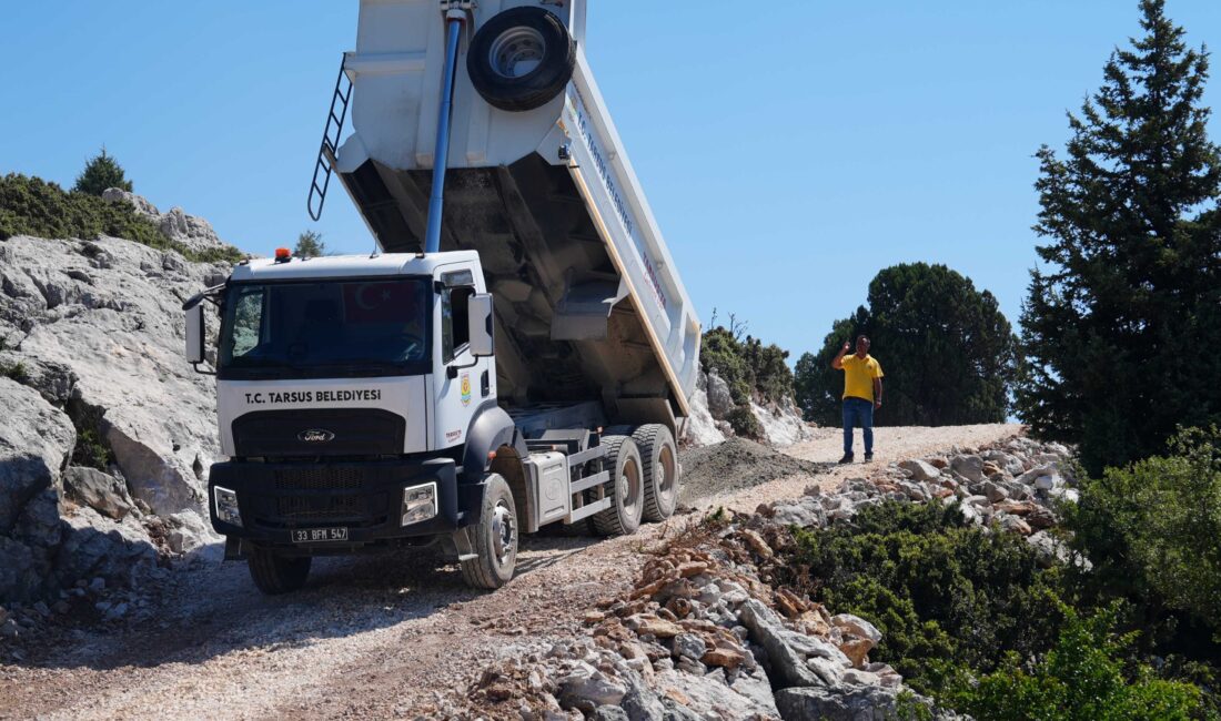 Tarsus’ta kırsal mahallelerin yol sorunu çözülüyor Tarsus Belediyesi, kırsal mahallelerde ulaşım koşullarını iyileştirmek amacıyla yol bakım,