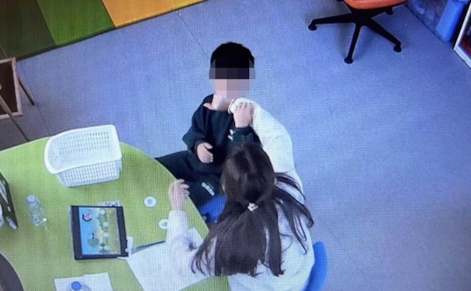 Mersin’de otizmli çocuğa şiddet davasında yeni iddianame hazırlanacak Mersin‘de ‘atipik otizmli’ 5 yaşındaki çocuğa şiddet uyguladığı iddiasıyla hakkında