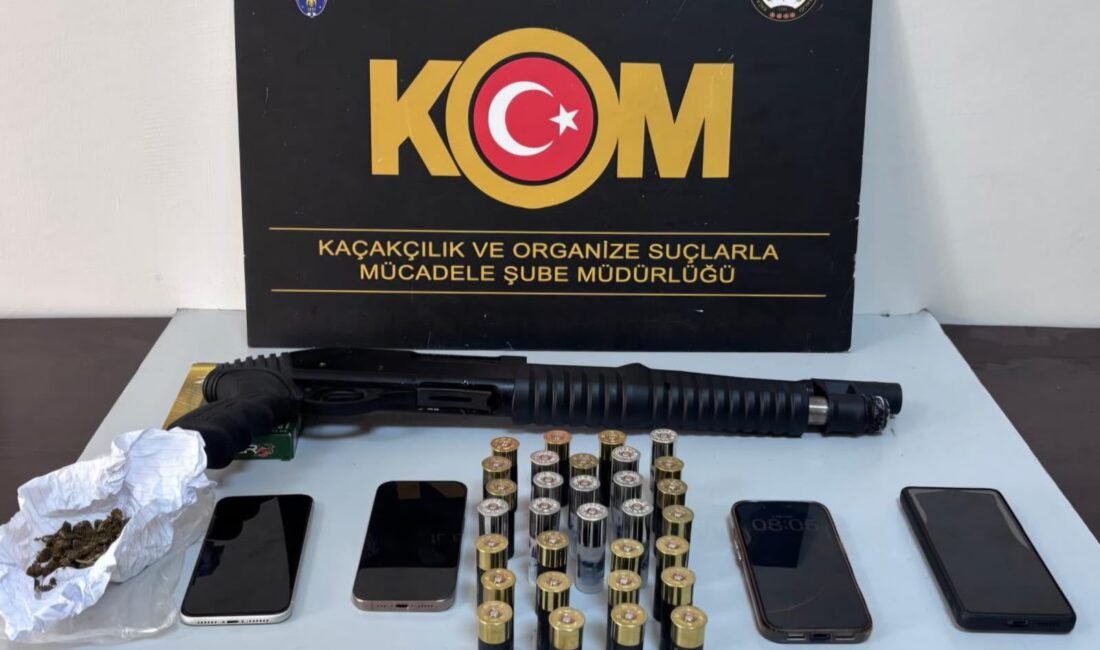 Mersin’de tefecilik operasyonu: 4 gözaltı Mersin’de tefecilik yaptıkları iddiasıyla düzenlenen eş zamanlı operasyonda 4 şüpheli