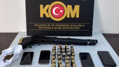 Mersin’de tefecilik yaptıkları iddiasıyla düzenlenen eş zamanlı operasyonda 4 şüpheli