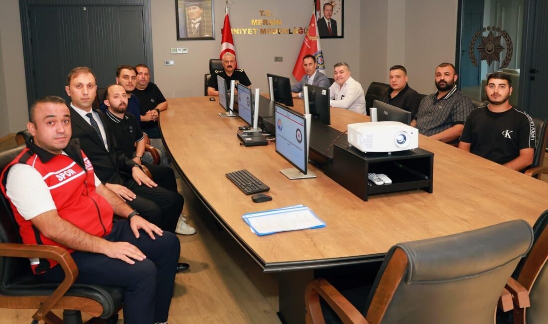 Mersin Emniyet Müdürü Aktaş, sezon öncesi taraftar temsilcileriyle bir araya geldi Mersin İl Emniyet Müdürü Fahri Aktaş’ın başkanlığında, Gençlik ve Spor İl
