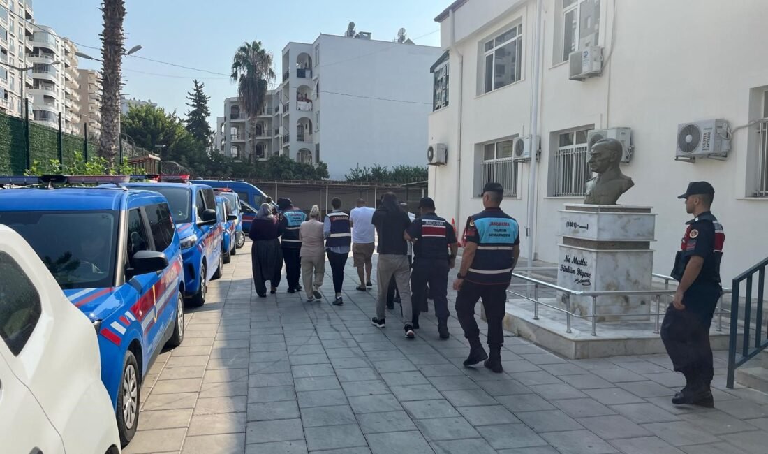 Mersin’de para karşılığında zorla fuhuş yaptırarak menfaat temin ettikleri ileri
