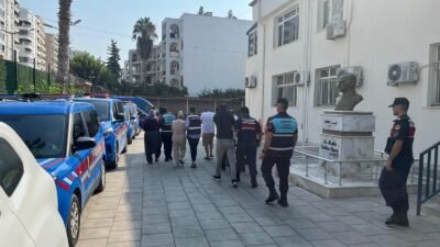 Mersin’de para karşılığında zorla fuhuş yaptırarak menfaat temin ettikleri ileri