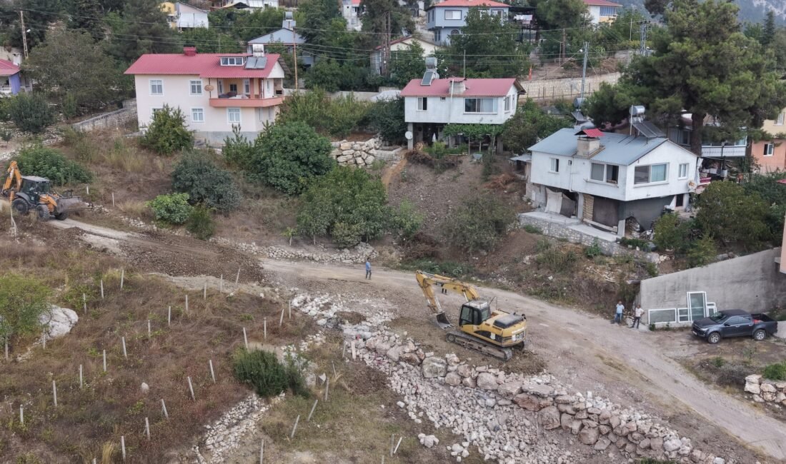 Tarsus Belediyesinden ulaşımı kolaylaştıran çalışma Tarsus Belediyesi tarafından Boztepe Mahallesi’nde yürütülen yol ve parke çalışmaları