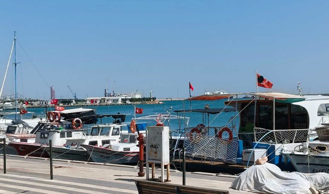 Mersin Taşucu Limanı kazazedeler için teyakkuzda Kuzey Kıbrıs Türk Cumhuriyeti’nin (KKTC) Girne kenti açıklarında meydana gelen feribot kazasının