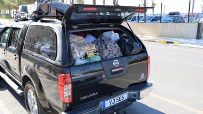 Mersin’in Taşucu Limanı’ndan Kıbrıs’a gitmek için feribot bekleyen aileler, seferlerin