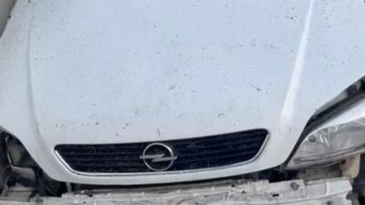 Mersin’in Akdeniz ilçesinde kontrolden çıkarak meyve-sebze serasına giren ve toprak