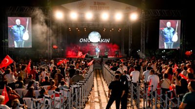 Türkiye’nin en güzel günlerinden biri olduğunu ifade eden Akın, “Bugün