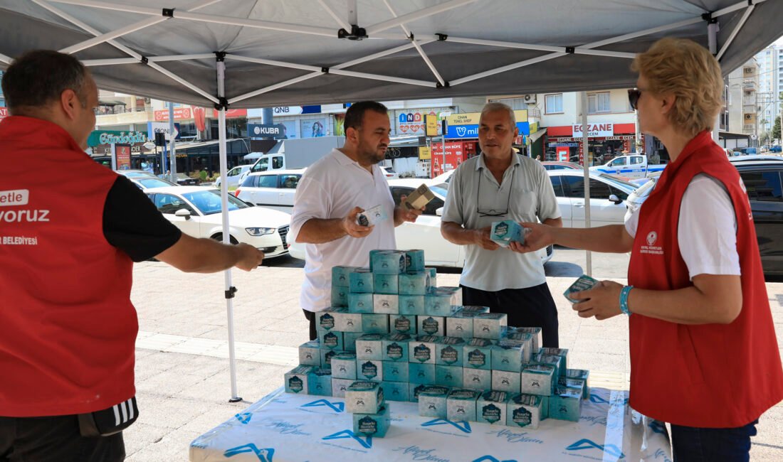 Mersin Büyükşehir Belediyesi, özel gün ve gecelerde vatandaşlarla bir arada