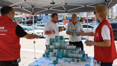 Mersin Büyükşehir Belediyesi, özel gün ve gecelerde vatandaşlarla bir arada