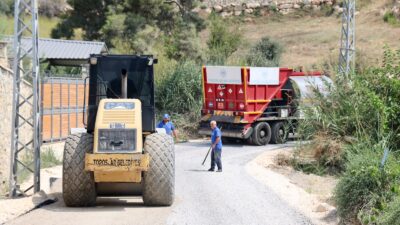 Toroslar Belediye Başkanı Abdurrahman Yıldız, ilçenin farklı noktalarında sürdürülen yol,
