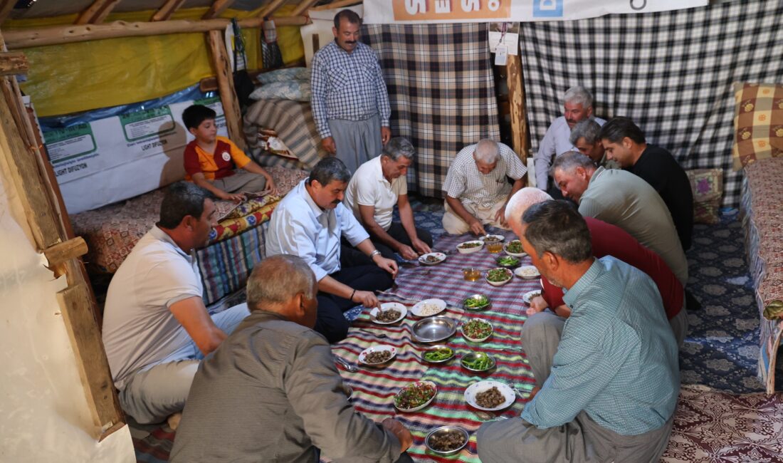 Toroslar Belediye Başkanı Abdurrahman Yıldız, Toroslar’ın 1550 rakımlı zirvesinde yer