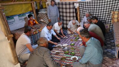 Toroslar Belediye Başkanı Abdurrahman Yıldız, Toroslar’ın 1550 rakımlı zirvesinde yer
