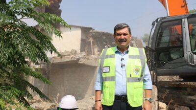 Toroslar Belediye Başkanı Abdurrahman Yıldız, Yalınayak Mahallesi’nde uzun süredir atıl