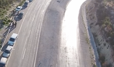 Mersin-Gözne yolunda trafik şeritlerini belirleyen yol çizgilerinin büyük ölçüde silinmesi