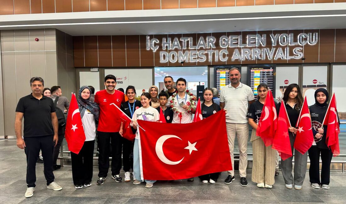 Mersin’in Gururu Millî Sporcular Karşılandı 01-12 Ağustos 2026 tarihleri arasında Polonya’nın Wrocław kentinde düzenlenen Atıcılık