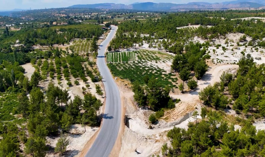 Gülnar’da yol ağını hızla güçlendirmeye devam eden Mersin Büyükşehir Belediyesi,