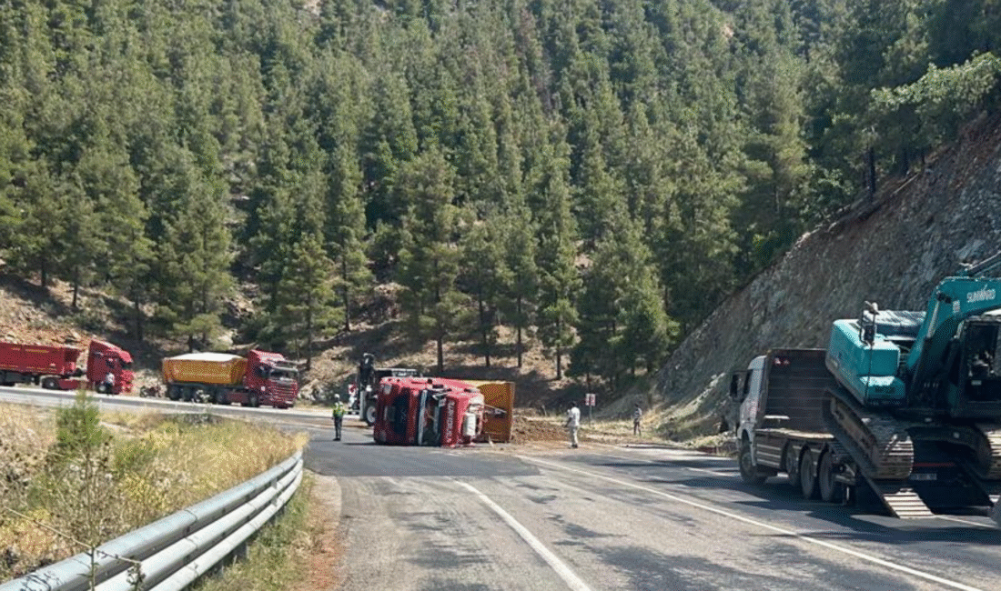 ARSLANKÖY YOLUNDA BİR KAZA DAHA… SORUMLU KİM OLACAK? (VİDEO) Mersin Toroslar’da Arslanköy yolunda bir trafik kazası daha meydana geldi.