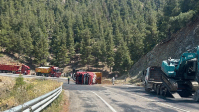 ARSLANKÖY YOLUNDA BİR KAZA DAHA… SORUMLU KİM OLACAK? (VİDEO) Mersin Toroslar’da Arslanköy yolunda bir trafik kazası daha meydana geldi.
