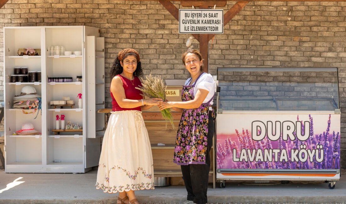 KADIN GİRİŞİMCİNİN LAVANTA HAYALİ BÜYÜKŞEHİR’İN DESTEĞİYLE BÜYÜDÜ Mersin Büyükşehir Belediyesi, kadınların ekonomik hayatta daha güçlü yer alabilmesi