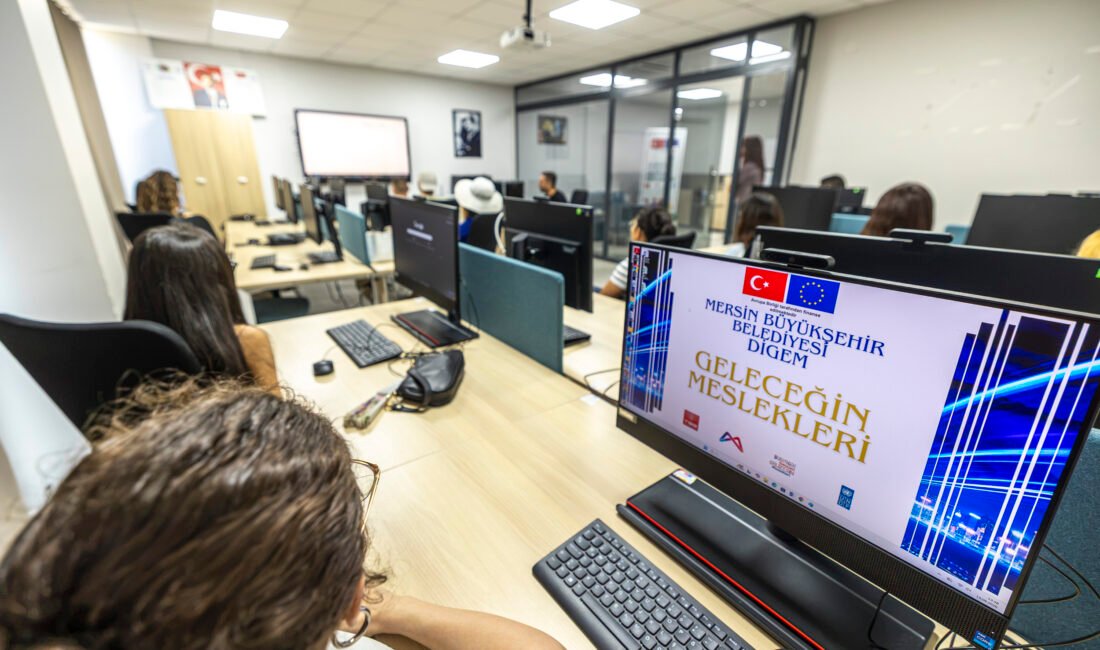 Mersin Büyükşehir Belediyesi’nin, gençlerin dijital becerilerini geliştirmeleri ve iş yaşamında