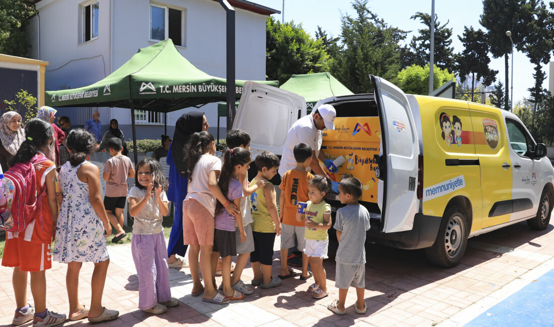 MERSİN BÜYÜKŞEHİR’DEN SICAK YAZ GÜNLERİNDE SERİNLETEN LEZZET Sosyal belediyecilik anlayışıyla çalışmalarını sürdüren Mersin Büyükşehir Belediyesi, yaz aylarında