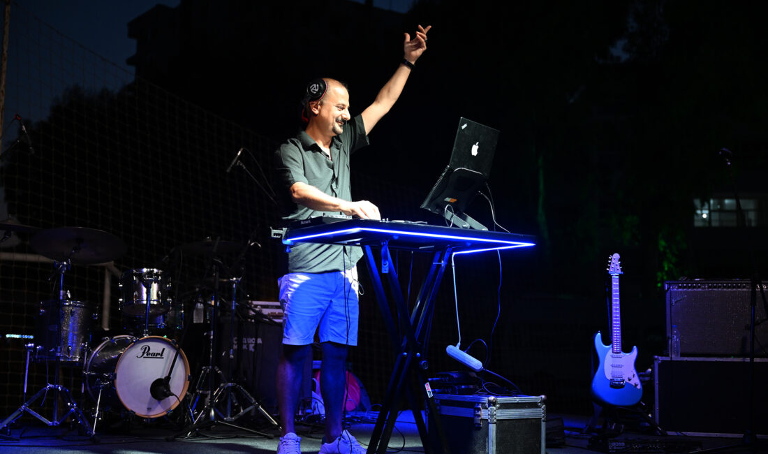 MERSİN BÜYÜKŞEHİR’İN ‘YAZ DOSTUM’ KONSERLERİ TÖMÜK GECESİNE RENK KATTI Mersin Büyükşehir Belediyesi Kültür, Sanat ve Sosyal İşler Dairesi Başkanlığı