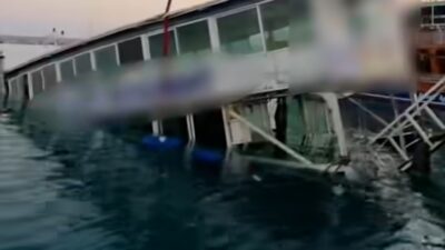 TAŞUCU YAT LİMANI’NDA YÜZER BALIK RESTORANI BATTI Mersin’in en önemli deniz turizmi merkezlerinden biri olan Silifke ilçesine