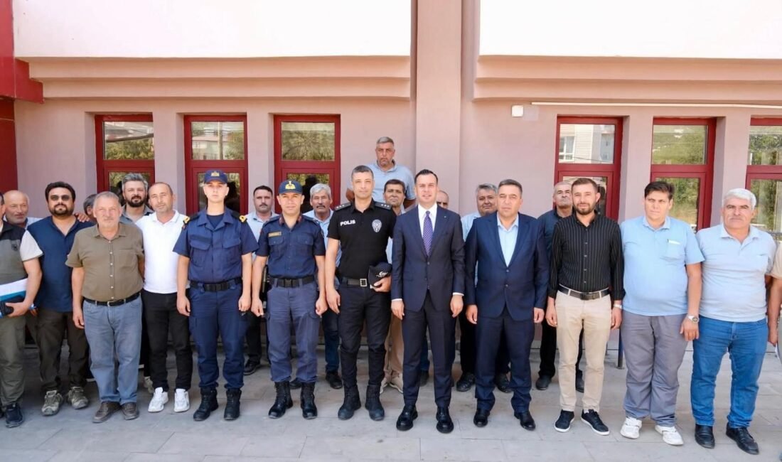 Gülnar Kaymakamı Emrah Aslan, ilçedeki mahalle muhtarlarıyla bir araya gelerek