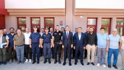 Gülnar Kaymakamı Emrah Aslan, ilçedeki mahalle muhtarlarıyla bir araya gelerek