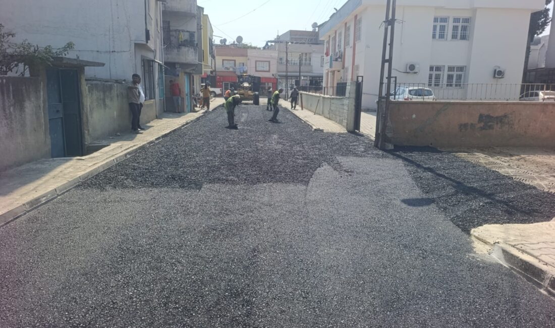 Akdeniz’de Yol Bakım ve Onarım Çalışmaları Hız Kazandı Akdeniz Belediyesi Fen İşleri Müdürlüğü ekipleri, ilçe genelinde altyapı çalışmaları
