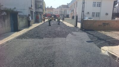 Akdeniz Belediyesi Fen İşleri Müdürlüğü ekipleri, ilçe genelinde altyapı çalışmaları