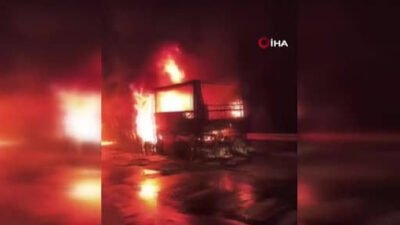 Mersin‘de yolcu otobüsü seyir halindeyken alevlere teslim oldu. Sürücünün aracı