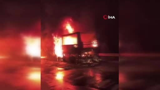 Mersin‘de yolcu otobüsü seyir halindeyken alevlere teslim oldu. Sürücünün aracı