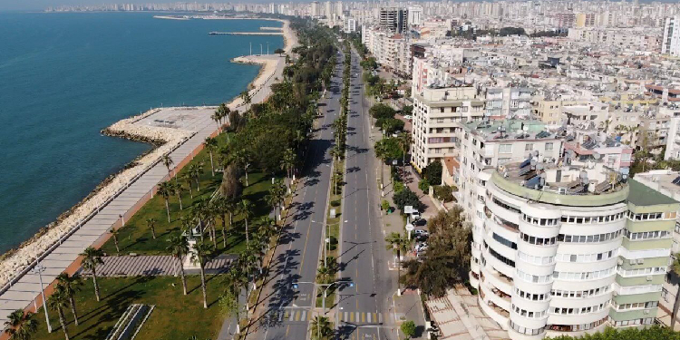 Ali Bozan, Bakan Kurum’a sordu: Mersin’de fahiş kira fiyatlarına karşı bir önleminiz var mı? DEM Parti Mersin Milletvekili Av. Ali Bozan, Mersin’de giderek büyüyen