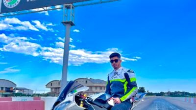 Tarsus’ta motodrag yarışlarındaki başarılarıyla adından söz ettiren Ahmet Can Yoksulabakan,