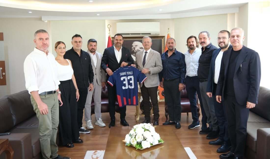 Yeni Mersin İdmanyurdu Başkanı Murat Altındere ve Yönetim Kurulu Üyeleri,