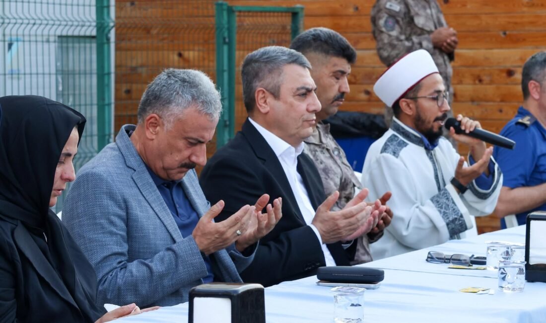 Valisi Atilla Toros, Mevlid-i Şerif programına katıldı Mersin Valisi Atilla Toros, 2025 yılında Şehit olan Polis Memuru