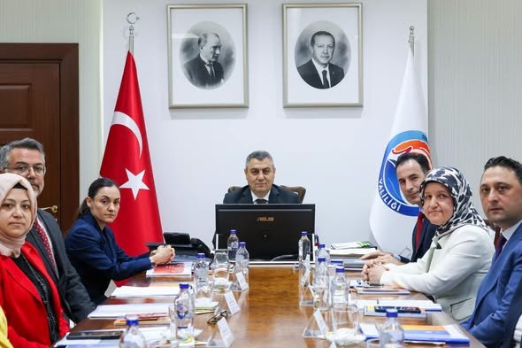 Yurtlarda Yeni Döneme Güçlü Hazırlık Mersin Valisi Atilla Toros’un başkanlığında, Yurt Müdürleri Toplantısı gerçekleştirildi. Mersin