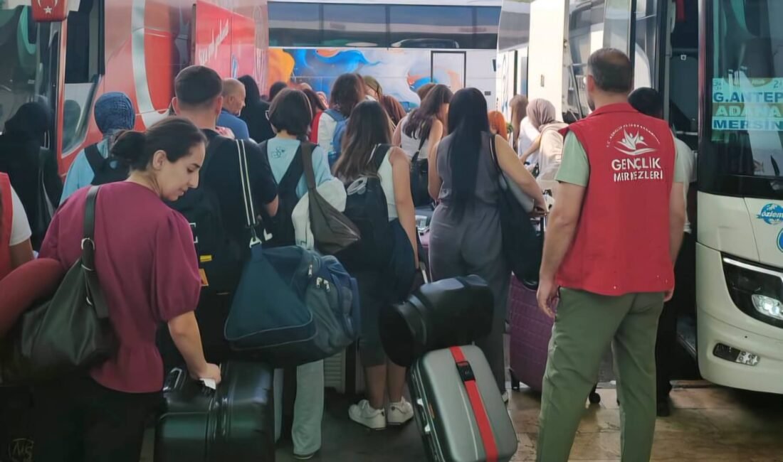Üniversite hayaline ilk adım, Mersin’de sıcak bir karşılamayla başlıyor! Üniversite hayaliyle Mersin’e gelen gençler otogar ve havaalanında karşılanıp, onları