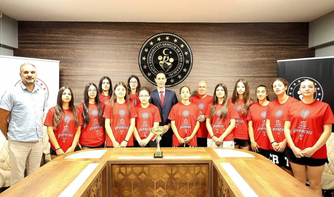 Mersin’in Şampiyonlarına Göksun Öz’den Tebrik Şanlıurfa’da düzenlenen Anadolu Yıldızlar Ligi (ANALİG) Basketbol Türkiye Şampiyonası’nda Mersin