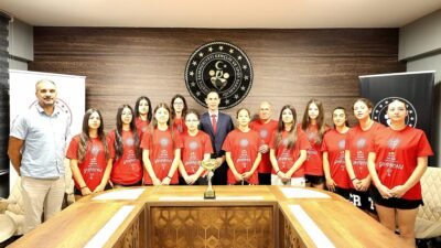 Mersin’in Şampiyonlarına Göksun Öz’den Tebrik Şanlıurfa’da düzenlenen Anadolu Yıldızlar Ligi (ANALİG) Basketbol Türkiye Şampiyonası’nda Mersin